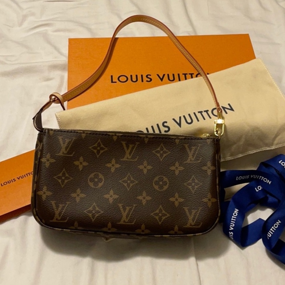 Louis Vuitton Monogram Pochette
Accessoires